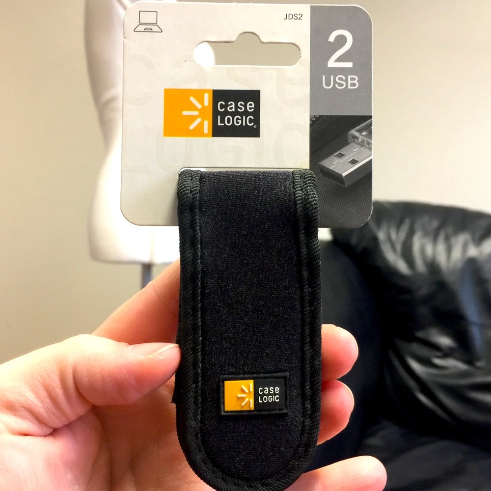 🌿3/$18🌿New With Tags CASE LOGIC Holds 2 USBs